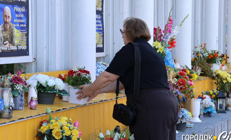 У Городку вшанували пам'ять Владислава Хаєцького, який загинув чотири роки тому