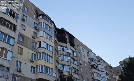 На Херсонщині окупанти атакували соціальну інфраструктуру, житлові квартали та автомобілі