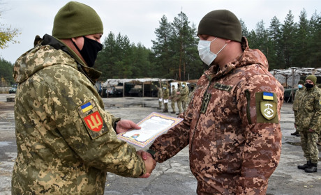 Воїнів-артилеристів 30 бригади привітали з професійним святом: як це було