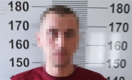 Жителя Хмельниччини, який обманув матір загиблого військового, засуджено до 5 років