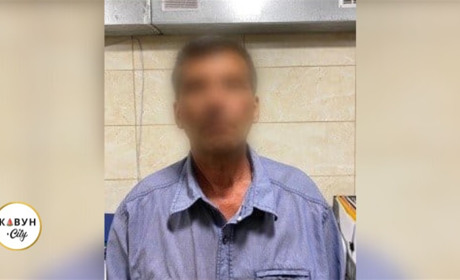 За зауваження ударив ножем у живіт: 57-річному херсонцю загрожує 15 років ув'язнення