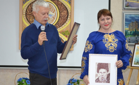 Об'єднали Україну мистецтвом. У міському музеї представили картини южноукраїнських художників
