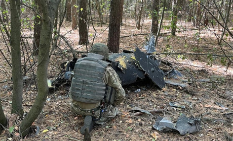 Поліцейські показали «Шахед», який збили над Сумщиною: його знешкодили