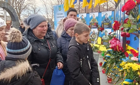 Ми пам’ятаєм всіх. Ми будем пам’ятати всіх! В Захарівці відкрили Стіну пам’яті загиблим Героям