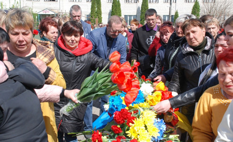 Навіки на захисті кордону: Шосткинська громада провела в останню путь Героя, Сергія Кутенка
