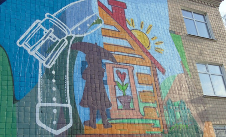 У Сватовому з нагоди акції «16 днів проти насильства» з’явився мурал «Збереження»: хто його створив