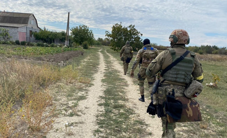 Відбирають автівки, вдираються у квартири: Окупанти продовжують тероризувати жителів Херсонщини
