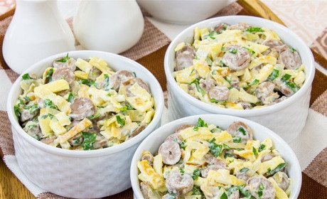 Салат з курячими сердечками та сиром фета: ситний і простий рецепт