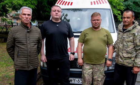 Херсонська МВА передала авто швидкої допомоги воїнам на південному напрямку