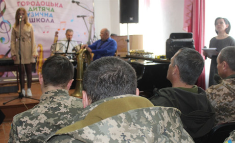 Із піснею до бою: як у Городку піднімають бойовий дух військовослужбовцям