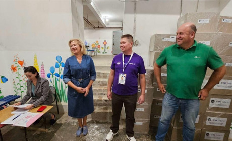 Шосткинські діти з інвалідністю отримали планшети та навчальні матеріали для дистанційного навчання