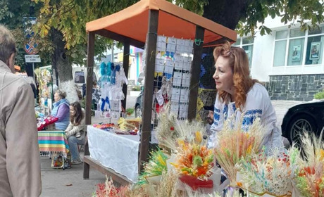 Чим торгували на Осінньому Звягельському Ярмарку минулої суботи: фоторепортаж