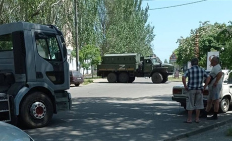 Окупанти влаштували у Бердянську день захисту дітей під дулом автоматів