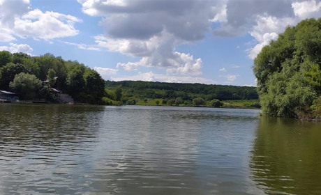 У Сатанівській громаді на річці виявили тіло чоловіка: скільки людей загинуло на водоймах області