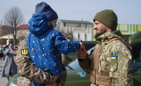 За кошти, які наколядували городоцькі діти, придбали три позашляховики. Їх уже передали військовим