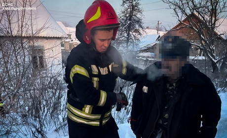 У Славуті під час пожежі врятовано чоловіка