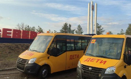 На Луганщині окупанти похвалилися двома шкільними автобусами. Куди возитимуть дітей