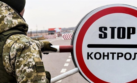 Чи можуть виїжджати за кордон обмежено придатні до військової служби чоловіки: роз'яснення