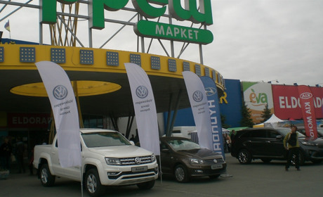 Як мер Нової Каховки на «Таврійському ярмарку» ковбасу роздавав