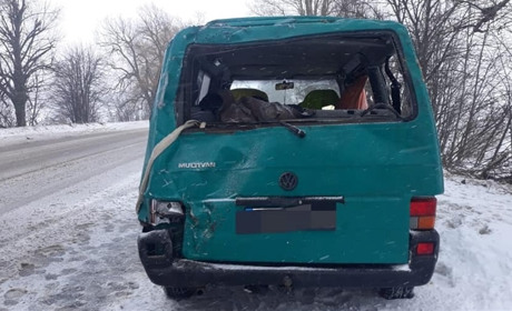 Поліція розслідує обставини автопригоди біля села Кацмазів, в якій травмувались двоє людей