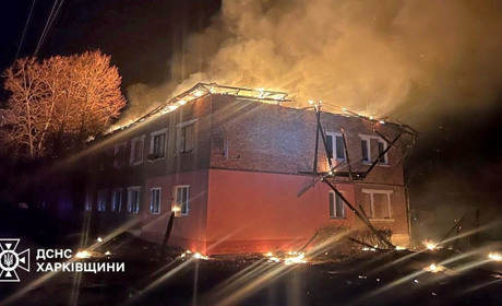 У Шевченковому БпЛА влучив у багатоквартирний будинок: сталася пожежа