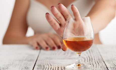 "Ти мене поважаєш?" Реальні історії тих, хто взагалі не вживає алкоголь