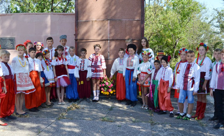 У Новоекономічному змагались панночки і козаки
