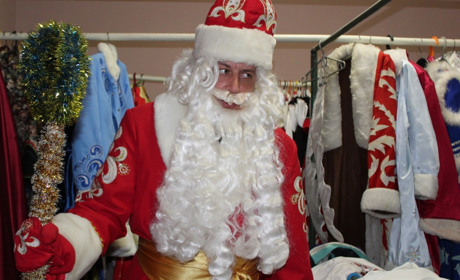 "Найбільша нагорода за роботу – дитячі усмішки": історія троїцького Діда Мороза