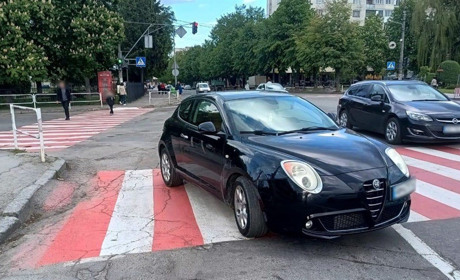 Водійка "Alfa Romeo" у Звягелі збила пенсіонерку, яка перетинала автошлях