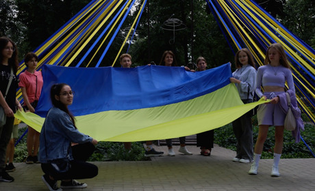 Місто, кольору прапора. Фоторепортаж у пошуках синьо-жовтих деталей Глухова
