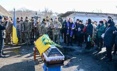 Віддав усе, щоб ми мали майбутнє - у Кагарлику провели в останню дорогу воїна Андрія Ящука