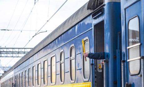 В Краснограді через ремонт на станції скасували і перенесли ряд потягів: розклад