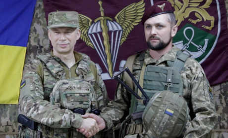 Військовий із Сарненщини отримав тактичний ніж від Головнокомандувача ЗСУ