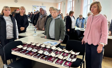 Президент нагородив 11 наших загиблих Героїв. Родичам захисників 1 жовтня вручили державні нагороди