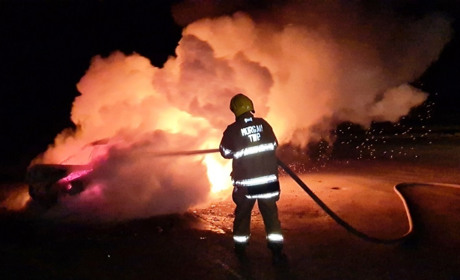 На Херсонщині внаслідок ДТП вщент вигорів автомобіль