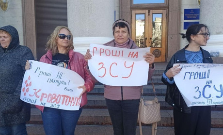 Гроші - на ЗСУ : з таким гаслом пройшла акція протесту у Кропивницькому