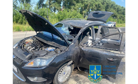 На трасі "Білопілля-Путивль" окупанти атакували безпілотником автомобіль цивільних - поранено жінку