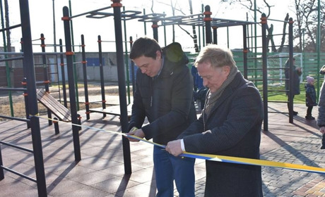 В Біляївці відкрили новий спортивний комплекс: хто перерізав стрічку і забив перший гол