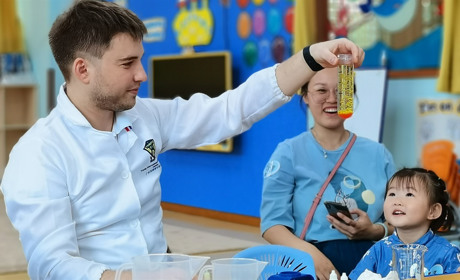 Святослав Русанов: «В Китае даже попрошайки в храмах сидят с QR-кодами на оплату»