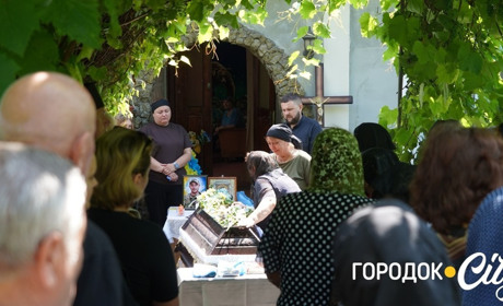 У Завадинцях земляки попрощалися із загиблим захисником Олександром Моцним
