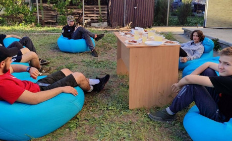 Пропутинська молодь вкрала у Свідків Єгови будівлю по вулиці Нагірній у Бердянську