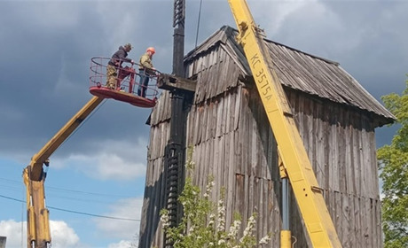 У Сарненському музеї відновили пошкоджений від ракетного удару вітряк