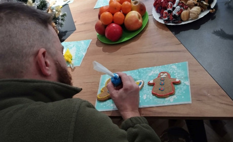 Особливий майстер-клас: захисники розписували імбирні пряники