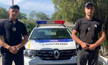 Барські поліцейські  врятували жінку, яка застрягла в річці в очереті