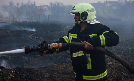 Вогняний фронт у Миколаївській області: рятувальники ДСНС ліквідували п’ять пожеж