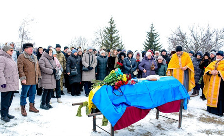 Захищав Україну від лютого ворога - у Черняхові провели в останню дорогу Віталія Новожицького