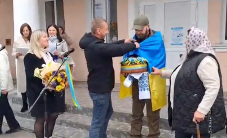 У Сарненському районі зустріли звільненого з полону 42-річного воїна