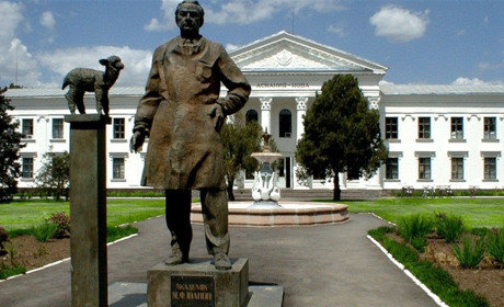 Окупаційному екскерівнику інституту в Асканії-Новій повідомили підозру в пособництві ворогу