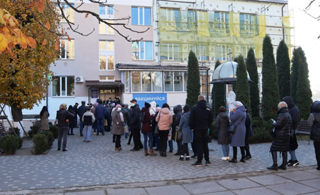30 та 31 жовтня із 9:00 до 16:00 у червоноградській первинці вакцинуватимуть людей від коронавірусу