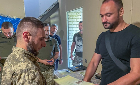 Бойовий медик, який звільняв Дворічанщину, нагороджений Відзнакою Президента України